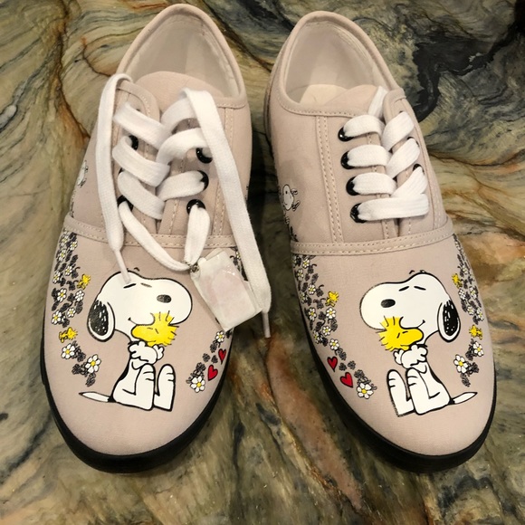 snoopy tennis shoes